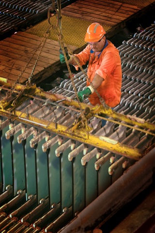 Electrolytic Cell Worker 02